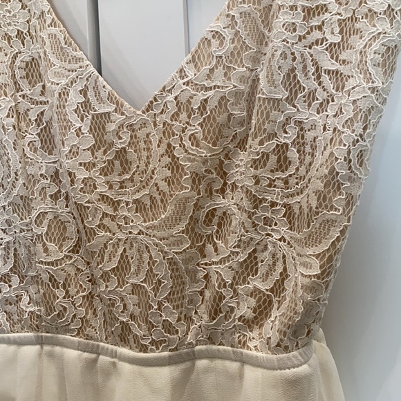 Open back with lace detailed romper - Picture 4 of 4